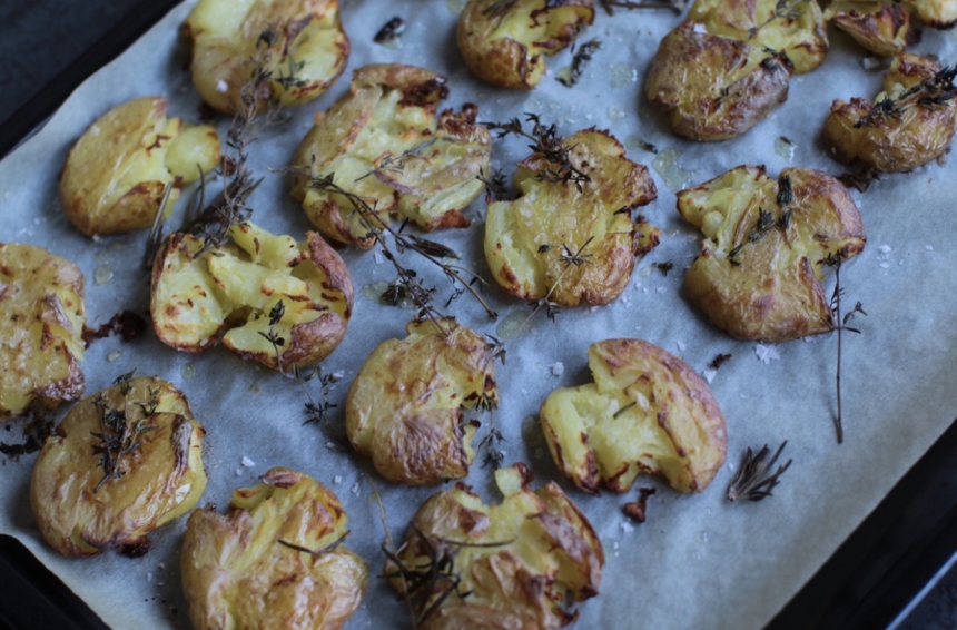 Patate schiacciate, ricetta di Eleonora Pelli, Food Blogger di Asinochileggeancora